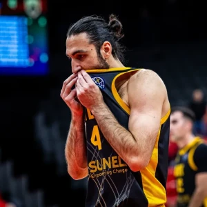 Κατσίβελης at the buzzer για την ΑΕΚ κόντρα στη Σολνόκι (video)