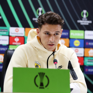 Ρέλβας: «Έχω καλή συνεργασία με Μουκουντί, αλλά όλη η ομάδα πρέπει να αμύνεται και να επιτίθεται»