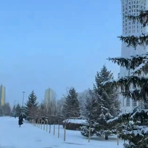 «Είναι απίθανο αυτό που συμβαίνει» - Δυνατός αέρας, έντονη χιονόπτωση και -30 βαθμούς Κελσίου πριν το Καϊράτ - Ολυμπιακός (video)