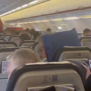 Με τον ύμνο της ΑΕΚ η άφιξη στη Σαμψούντα (video)