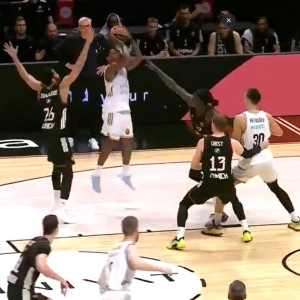 Η καλαθάρα του Ράιτ που «ξέρανε» την Μπάγερν στο Ντουμπάι (video)