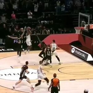 Η καλαθάρα του Ράιτ που «ξέρανε» την Μπάγερν στο Ντουμπάι (video)