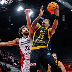 «Κατέρρευσε» στο τέταρτο δεκάλεπτο και ηττήθηκε στην Ουγγαρία η ΑΕΚ