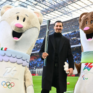 Ο Ιμπραΐμοβιτς περιμένει την Ολυμπιακή Φλόγα μέσα στο Σαν Σίρο (video)