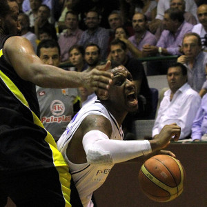 Ο Νάναλι ανήκει στην ΑΕΚ, αλλά 12 χρόνια πριν έπαιζε σε άλλη ελληνική ομάδα