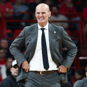 «Καρφιά» Ιβάνοβιτς προς τους διαιτητές του Βίρτους - Ολυμπιακός: «Όταν πλησιάσαμε, έδιναν συνέχεια φάουλ»