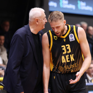 Ο Σάκοτα είδε στην Μύκονο στιγμές του Χαραλαμπόπουλου που οραματίζεται στην ΑΕΚ