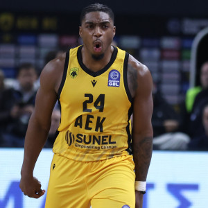 Ο Φρανκ Μπάρτλεϊ στο Athletiko: «Έπρεπε να βγω μπροστά για την ΑΕΚ, ο Σίλβα είναι συγκεντρωμένος εδώ»