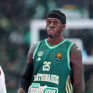 Επική ατάκα Ναν: «Από τη στιγμή που δεν πάω με πατερίτσες, θα παίζω»