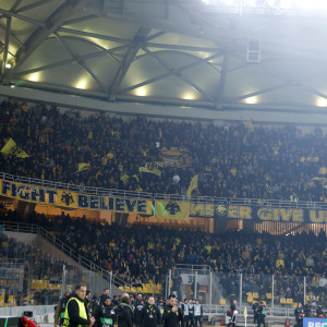 Η συγκινητική ιστορία φίλου της ΑΕΚ στο ματς με την Κραϊόβα στο «Athletiko by Night» (video)