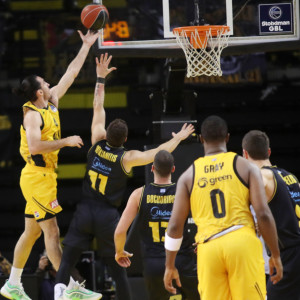 Τα highlights από το απίστευτο ντέρμπι ανάμεσα σε ΑΕΚ και Άρη