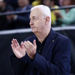 Σάκοτα: «Έχουμε προτείνει νέο αυξημένο συμβόλαιο στον Σίλβα»