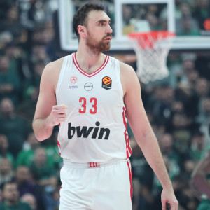 Μιλουτίνοφ και Χολ πήραν περισσότερα ριμπάουντ απ' όλους τους ψηλούς του Παναθηναϊκού μαζί!