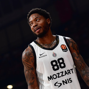 «Τελειωμένος» από την Παρτίζαν ο Ταϊρίκ Τζόουνς, σύμφωνα με τους Σέρβους