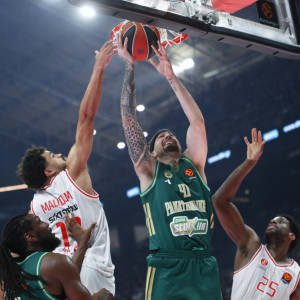 Ο Μάλκολμ κάρφωσε με μανία και... παρέσυρε την άμυνα του Παναθηναϊκού (video)