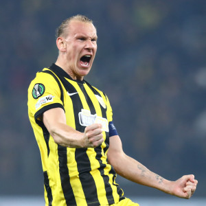 Ο Βίντα βάζει ξανά στο ματς την ΑΕΚ, με κεφαλιά το 1-2 (video)