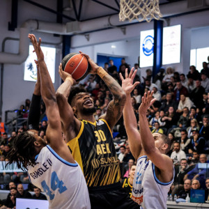 Αποθέωση για Σάκοτα και παίκτες μετά τη νίκη στη Μύκονο