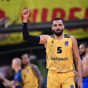 Ο Άρης άντεξε την αντεπίθεση του Περιστερίου και πήρε στην παράταση τη ματσάρα στο Παλέ