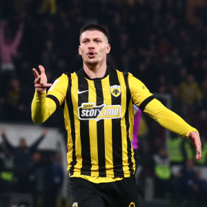 Με κεφαλιά του Γιόβιτς το 2-1 της ΑΕΚ (video)