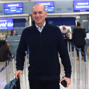 Ο Ολυμπιακός ταξίδεψε στη Μπολόνια με τους αδερφούς Αγγελόπουλους και ο Γουόκαπ με τη σύντροφό του