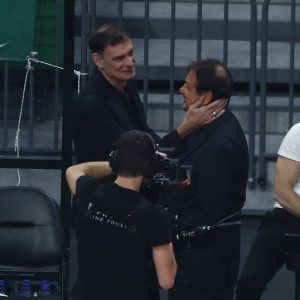 Αγκαλιά Αταμάν - Μπαρτζώκα πριν το πρώτο τζάμπολ του ντέρμπι «αιωνίων»