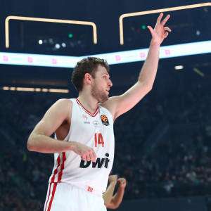 Θριάμβευσε με την προσωπικότητα και το... δικό του μπάσκετ