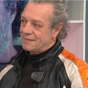 Γνωστός ηθοποιός βγήκε στην ΕΡΤ και είπε τα κάλαντα: «Αρχιμηνιά και αρχίχρονια, η ΑΕΚ το πρωτάθλημα» (video)