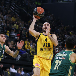 Στη Μύκονο ο Κατσιβελης, φωνάζει «παρών» για την ΑΕΚ