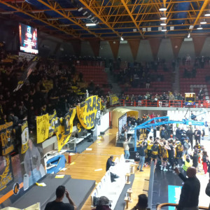 Έγιναν... ένα ομάδα και κόσμος μετά τη νίκη της ΑΕΚ στην Πάτρα (video)