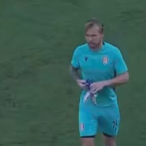 Απίστευτο κι όμως αληθινό: Τερματοφύλακας στην Αλβανία αποχώρησε από το γήπεδο χωρίς λόγο (video)