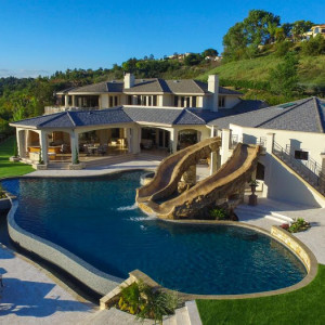 Χλιδή σε επίπεδα ρεκόρ και απέραντα στρέμματα: Να που μένουν ο Αντετοκούνμπο και άλλοι οκτώ NBAers (photos)