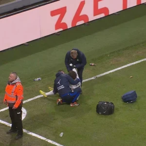 Διακοπή στο Άντερλεχτ-Σαρλερουά: Έριξαν αντικείμενα στον σκόρερ των φιλοξενούμενων