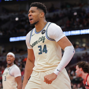 Ο Γιάννης επέστρεψε και οδήγησε τους Μπακς στη νίκη κόντρα στους Μπουλς