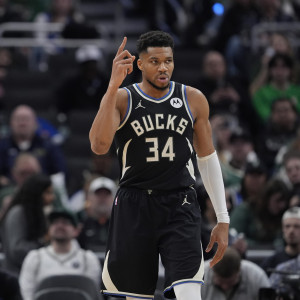 Ο συγκλονιστικός Γιάννης έδωσε τη νίκη στους Μπακς