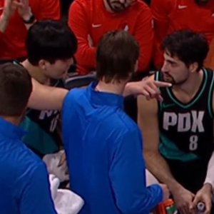 Κινέζος NBAer δυσκολεύεται με τα αγγλικά και... χρεώνει την ομάδα του (video)