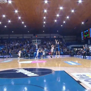 Ο Τσαλμπούρης έκλεισε το εφιαλτικό ημίχρονο για τον Πανιώνιο με τρίποντο από το κέντρο (video)