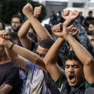 «Θέλουμε νοσοκομεία, όχι γήπεδα» - Το κίνημα Gen Z 212 δίνει τον αγώνα του στους δρόμους