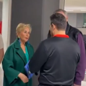 Θερμός εναγκαλισμός ανάμεσα στη Δέσποινα Γιαννακοπούλου και τον Δημήτρη Ιτούδη (video)