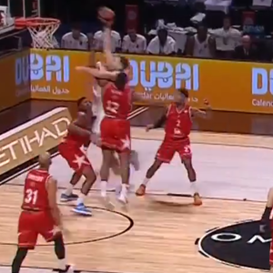 Τρομερό κάρφωμα του Καμένιας στη... μούρη του Νίμπο (video)