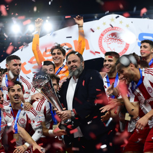 Μαρινάκης: «Χρυσό τρεμπλ των 100 χρόνων θρυλικής ιστορίας»