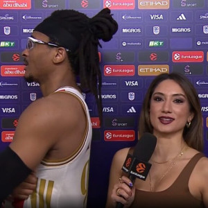 Ο Μονέκε έκανε δηλώσεις με γυρισμένη πλάτη!