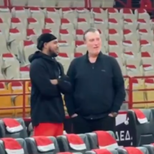 Μόρις και Λεπενιώτης τα είπαν σε χαλαρό ύφος πριν το ματς με τη Βιλερμπάν - Το βίντεο του Athletiko