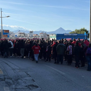Ξεκίνησε η πορεία των οπαδών του Ολυμπιακού για το Παγκρήτιο - Το βίντεο του Athletiko