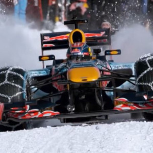 Ο Φερστάπεν έβαλε... αλυσίδες στο μονοθέσιο της Red Bull και έκανε ντριφτ στις Άλπεις (video)
