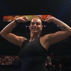 Δεν πτοήθηκε από την ήττα η Σαμπαλένκα: Χόρεψε «Μακαρένα» στην αναμέτρηση με τον Κύργιο (video)