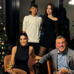 Η όμορφη φωτογραφία της οικογένειας Γιασικεβίτσιους και οι ευχές του Σάρας