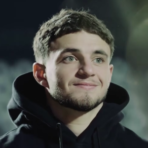 Στον «αέρα» η επική Χριστουγεννιάτικη ταινία του ΠΑΟΚ - H... χαμένη βαλίτσα και ο Αϊ Βασίλης Ζαφείρης (video)