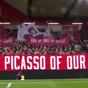 Τρομερή ατμόσφαιρα από τους οπαδούς της Νότιγχαμ για τον θρύλο Τζον Ρόμπερτσον (video)