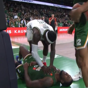 Ο Ράιτ έκλεψε και κάρφωσε εμφατικά μπροστά στον Ναν (video)