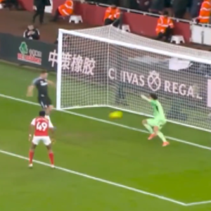 Ο Ράγια έκανε μυθική απόκρουση κόντρα στην Άστον Βίλα και η Premier League τον αποθεώνει (video)